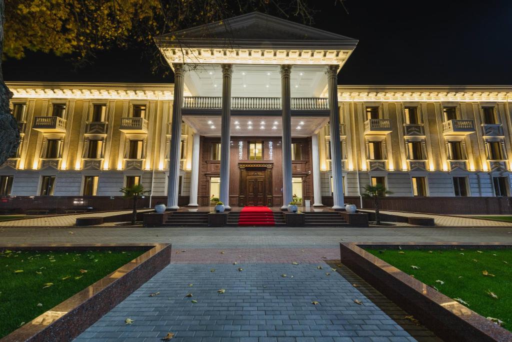 Zarafshan Parkside Hotel